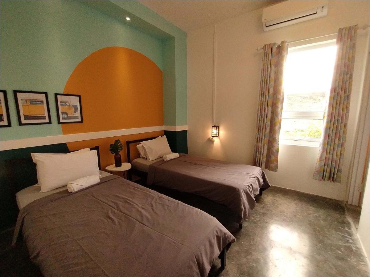 Wonderloft Hostel Kota Tua Jacarta Exterior foto