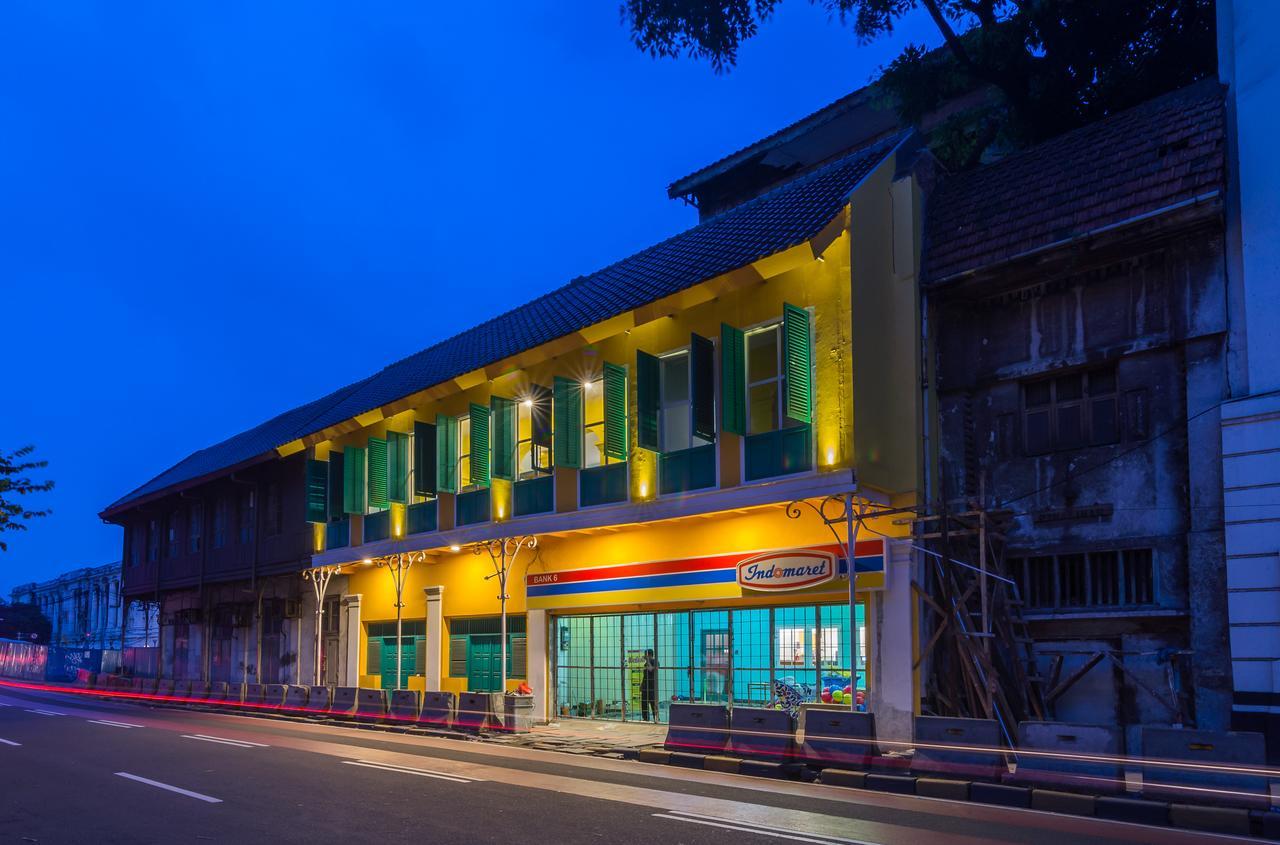 Wonderloft Hostel Kota Tua Jacarta Exterior foto